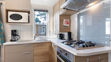 Køleskab, mikrobølgeovn, ovn, kogeplade