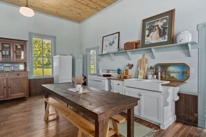 Fridge, oven, stovetop, toaster