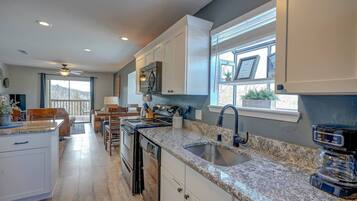 KylskÄp, mikrovÄgsugn, ugn och spishÀll