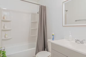 SĂšche-cheveux, serviettes fournies