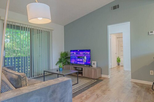 Cozy Suite 4 Near the Airport