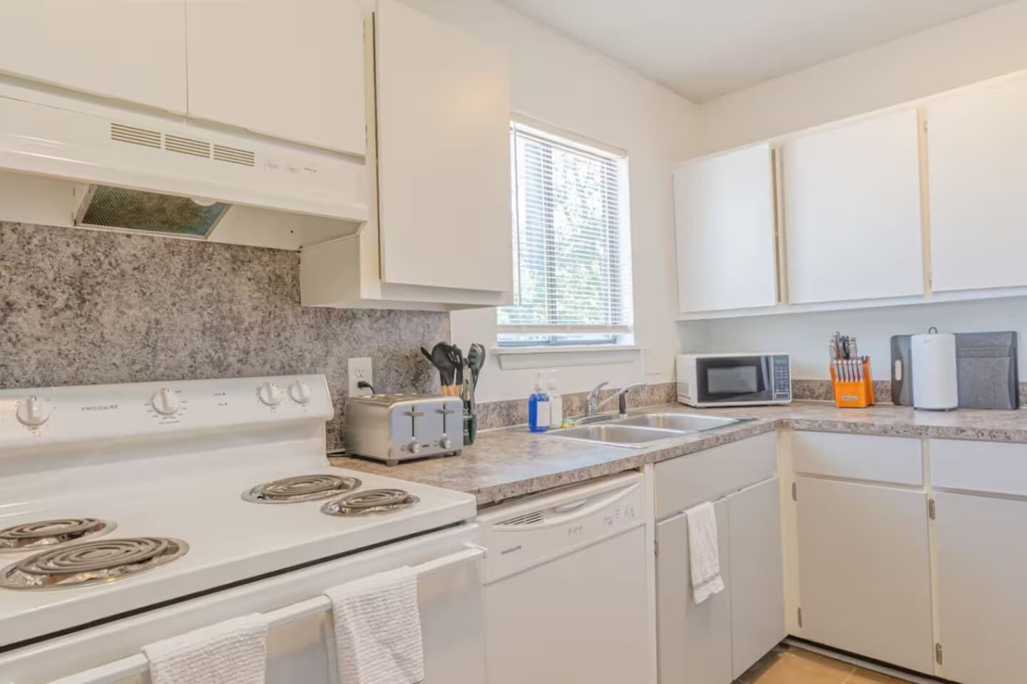 雪櫃、洗碗機、咖啡機/沖茶器、廚房用具/餐具/器皿