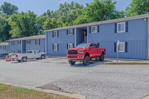 Exterior - Cozy Suite 4 Near the Airport (Columbus)