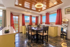 Family Suite, Lake View | Private kitchen - Lake Mount (Bhimtal)