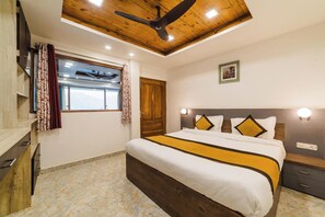 Family Suite, Lake View | Blackout drapes, iron/ironing board, free WiFi - Lake Mount (Bhimtal)