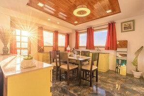 Family Suite, Lake View | Private kitchen | Electric kettle - Lake Mount (Bhimtal)