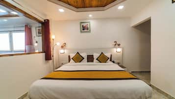 Familiesuite, utsikt mot innsjø | Blendingsgardiner, strykejern/-brett og wi-fi (inkludert)