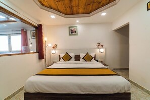 Family Suite, Lake View | Blackout drapes, iron/ironing board, free WiFi - Lake Mount (Bhimtal)