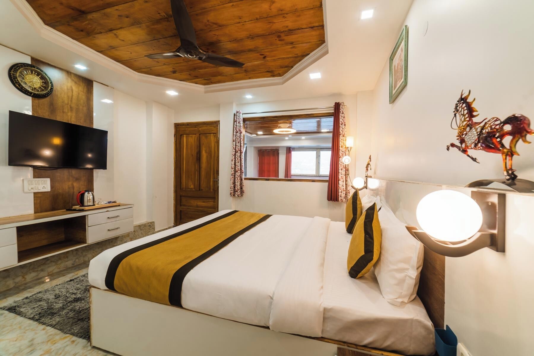 Family Suite, Lake View | Blackout drapes, iron/ironing board, free WiFi