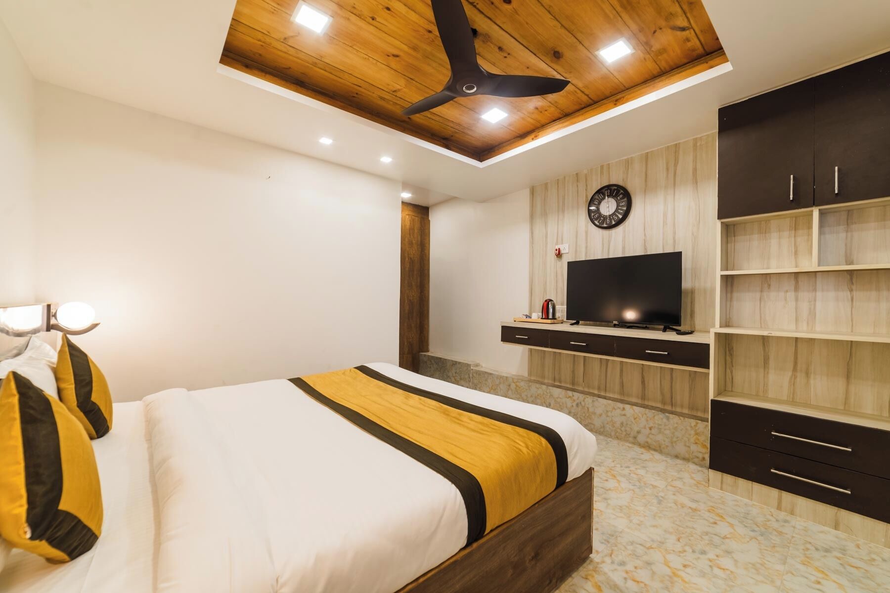 ห้องแฟมิลี่สวีท, วิวทะเลสาบ | ผ้าม่านกันแสง, เตารีด/โต๊ะรีดผ้า, Wi-Fi ฟรี