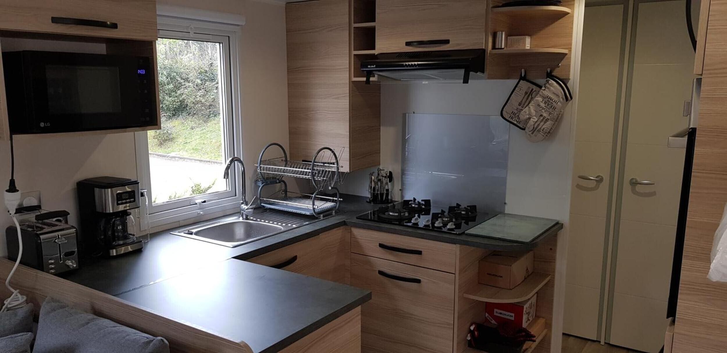 Refrigerador, microondas, horno, placa de cocina