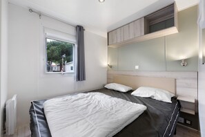 Unclassified image, 2 of 29, button - Mobile Home 3 Bedrooms Bois Dormant with Private Terrace and Air Conditioning (Saint-Jean-de-Monts)