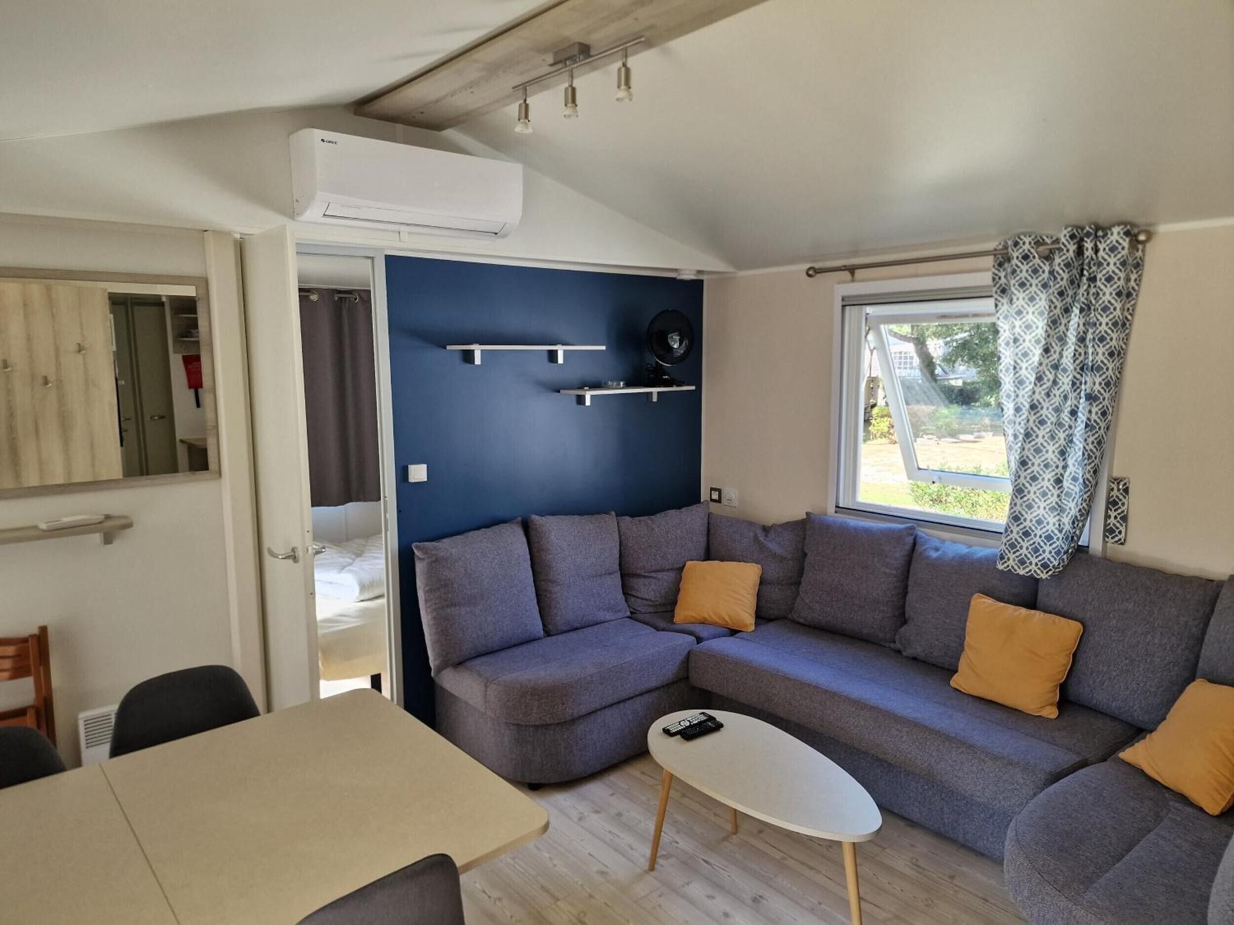 Télévision, table de tennis de table