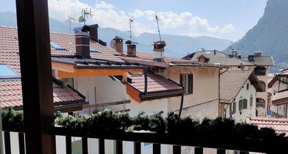 Maso Tati, warm family apartment in the center of the village