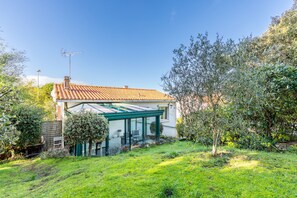 Exterior - Family Home in Central Fromentine with Private Terrace, Wi-Fi & Air Conditioning (La Barre-de-Monts)