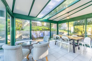 Dining - Family Home in Central Fromentine with Private Terrace, Wi-Fi & Air Conditioning (La Barre-de-Monts)