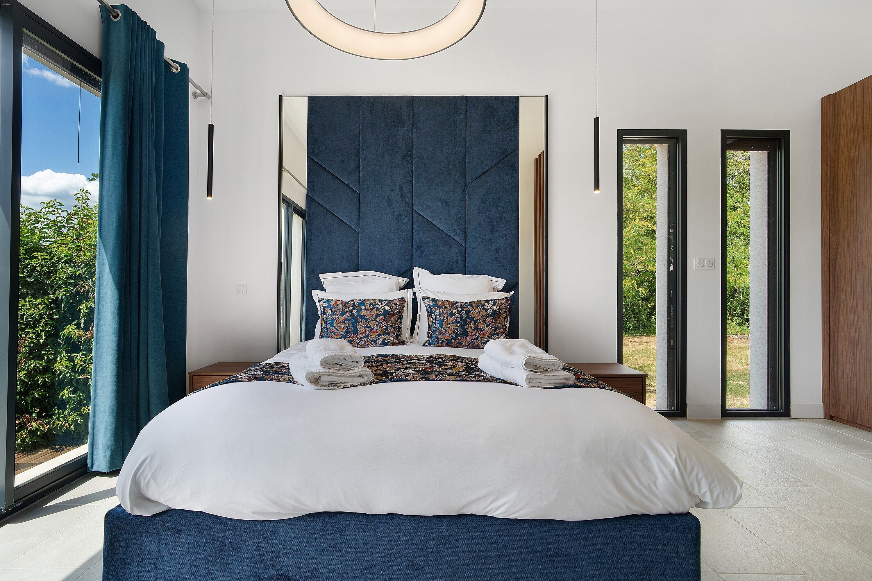 7 bedrooms, iron/ironing board, WiFi, bed sheets