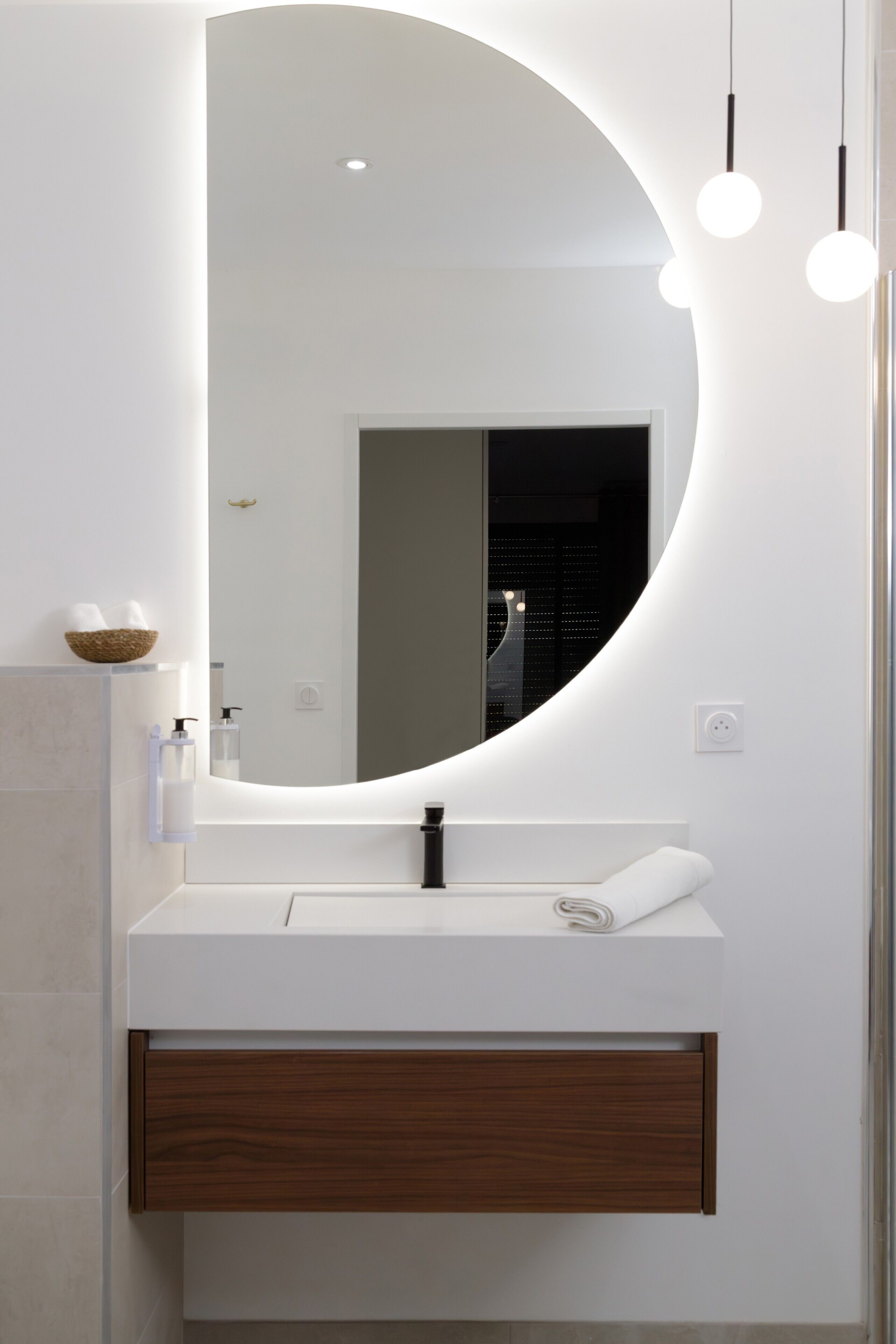 Bruser, hårtørrer, håndklæder