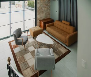 Fernseher, Tischtennisplatte