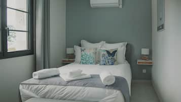 4 bedrooms, desk, iron/ironing board, WiFi