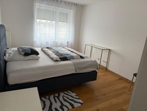 Bügeleisen/Bügelbrett, WLAN, Bettwäsche