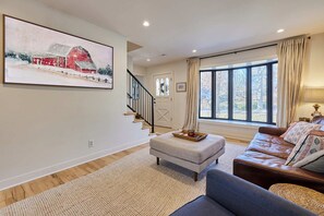 Living area - Recently remodeled Kansas City home 2 miles to Country Club Plaza-World Cup 2026 (Fairway)