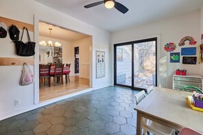 Dining - Recently remodeled Kansas City home 2 miles to Country Club Plaza-World Cup 2026 (Fairway)