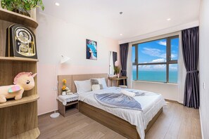 Appartement, 3 chambres, balcon, vue plage | Bureau, rideaux occultants, fer et planche à repasser, Wi-Fi gratuit