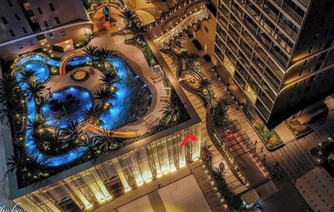 Outdoor pool, pool loungers, lifeguards on site