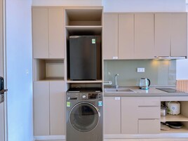 Apartment, 2 Bedrooms, Balcony | Private kitchen | Fridge, stovetop, cookware/dishes/utensils