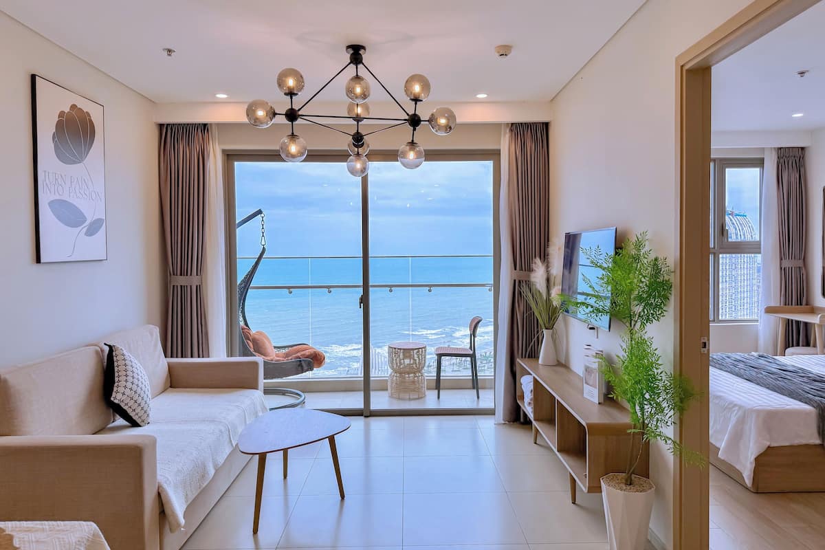 Apartment, 3 Bedrooms, Balcony, Beach View | Living area