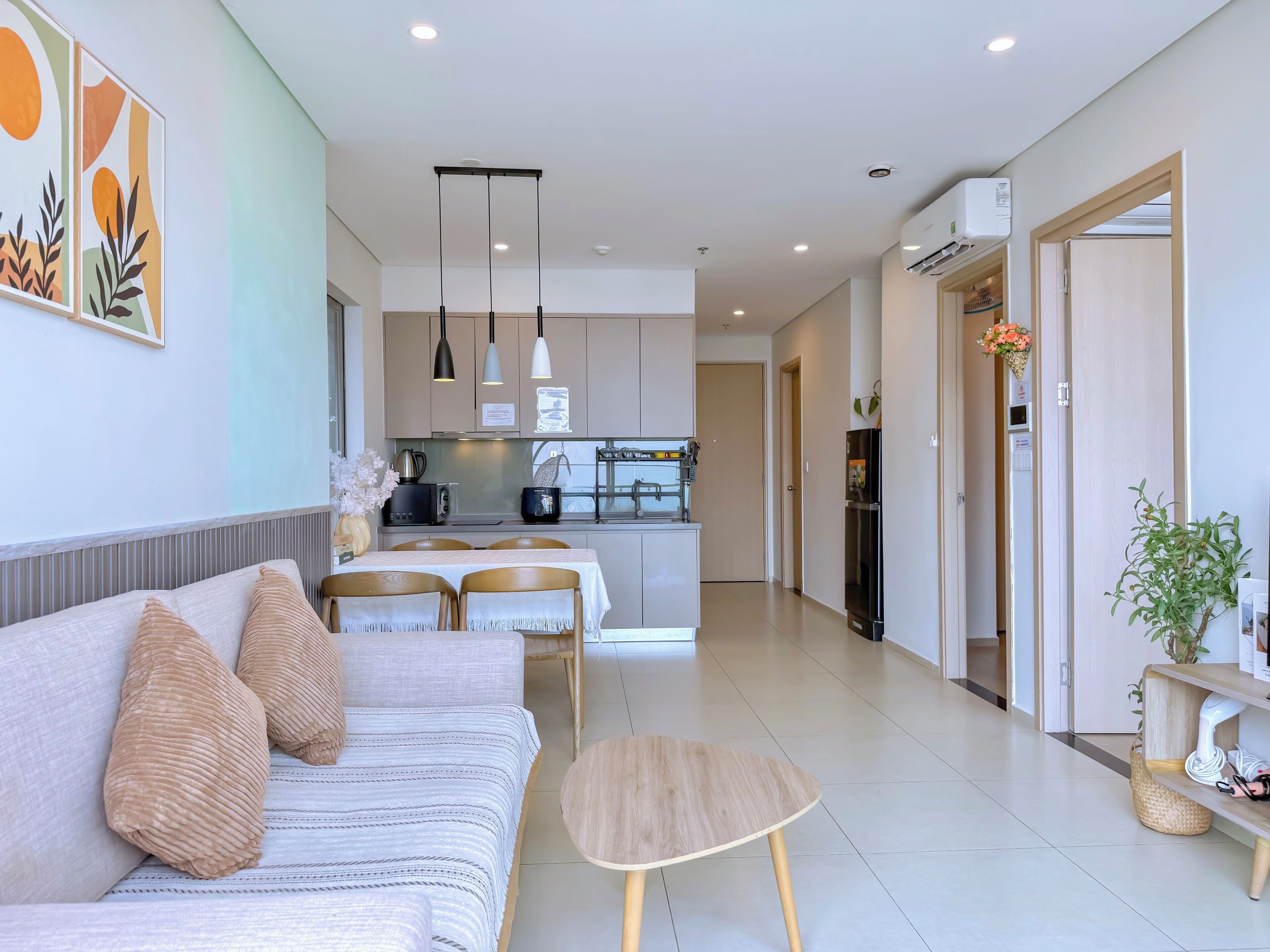 Apartment, 3 Schlafzimmer, Balkon, Strandblick | Wohnbereich | 45-Zoll-Smart-TV mit Digitalempfang, Netflix, Streaming-Dienste