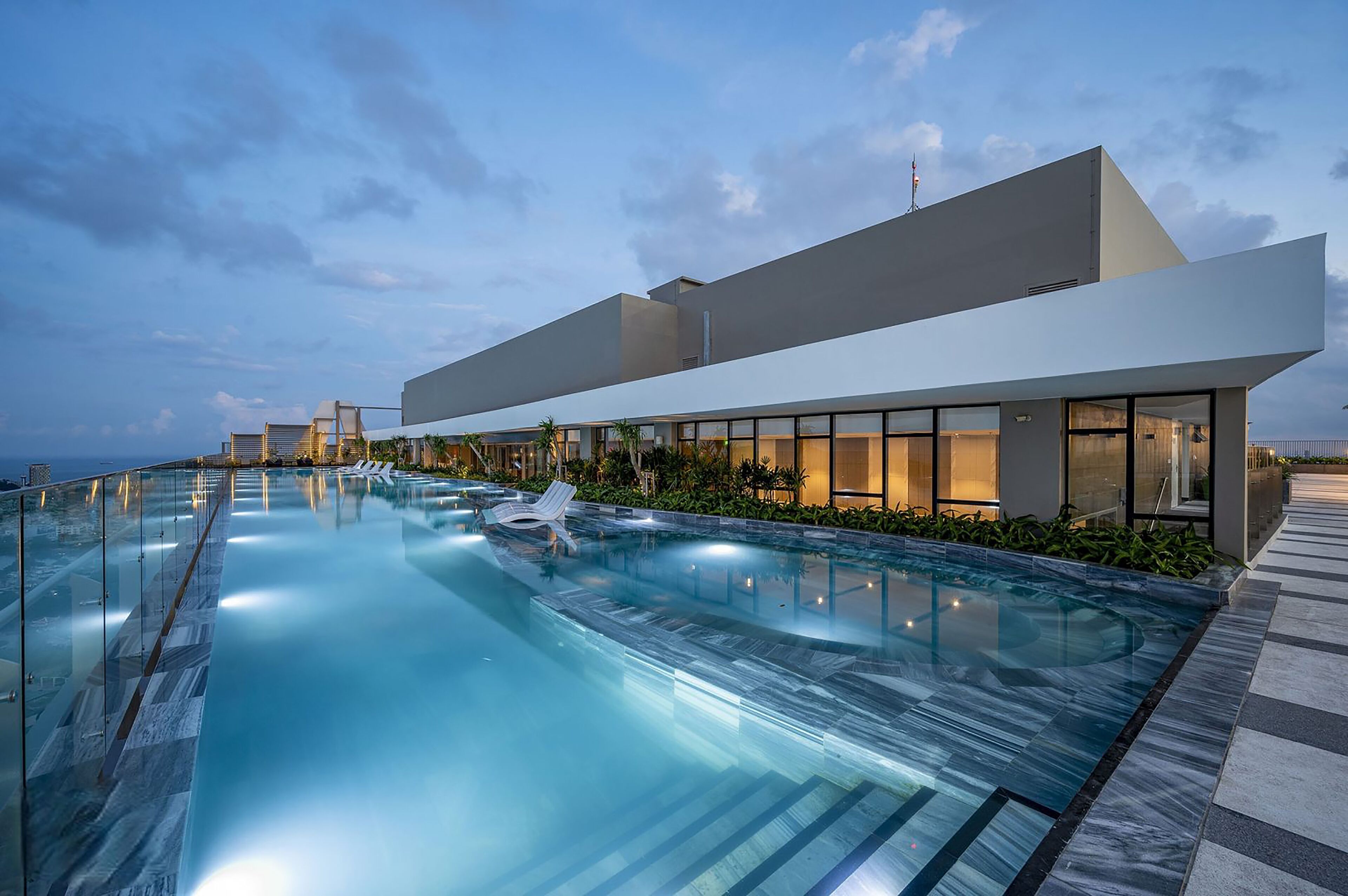 Outdoor pool, sun loungers, lifeguards on site