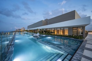 Outdoor pool, sun loungers, lifeguards on site