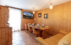 LĂ€genhet - utsikt mot bergen | Vardagsrum