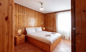 Apartment, Mountain View | Iron/ironing board, free WiFi - HouSmart della Difesa 72 (San Vito di Cadore)