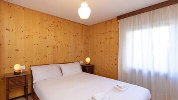 Apartment, Mountain View | Iron/ironing board, free WiFi