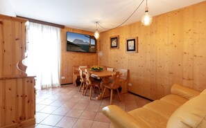 Apartamento, vista para a montanha | Área de estar