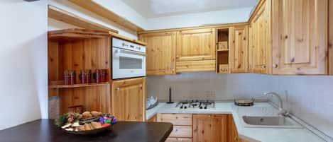 Apartment, Mountain View | Private kitchen