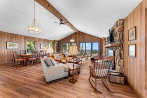 TV, fireplace, books - Tiger Ridge, Single Level w/ Stunning Mtn Views (Highlands)