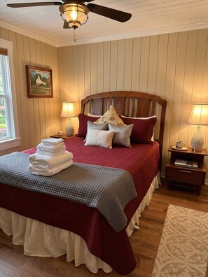 2 bedrooms, iron/ironing board, WiFi, bed sheets