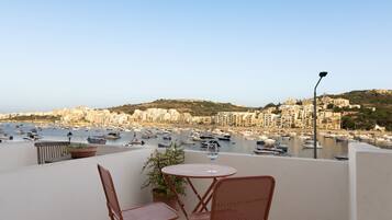 Apartamento, 2 habitaciones, vistas al mar | Terraza o patio