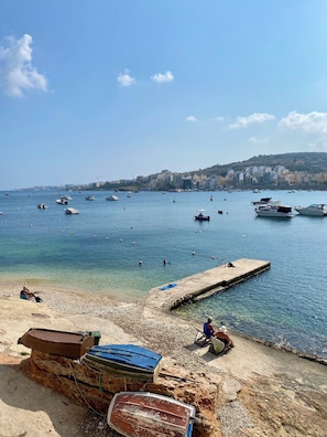 On the beach - Modern SEAFRONT 2BR APT w Terrace & View (St. Paul's Bay)