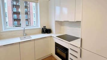 Réfrigérateur, plaque de cuisson, lave-vaisselle, cafetiÚre/bouilloire