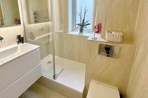 تجهيزات دش، مجففات شعر، مناشف