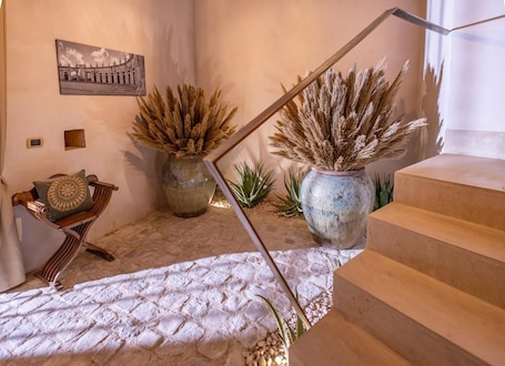 Interior. Sinatra Suite Apartment with Private Terrace, Wi-Fi and Air Conditioning