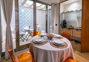 Dining - Sinatra Suite Apartment with Private Terrace, Wi-Fi and Air Conditioning (Ispica)
