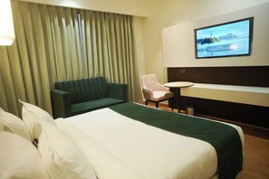 Deluxe Double Room | In-room safe, desk, iron/ironing board, free WiFi - Hotel Pacific Primee (Zirakpur)