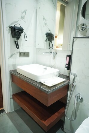 Deluxe Double Room | Bathroom - Hotel Pacific Primee (Zirakpur)