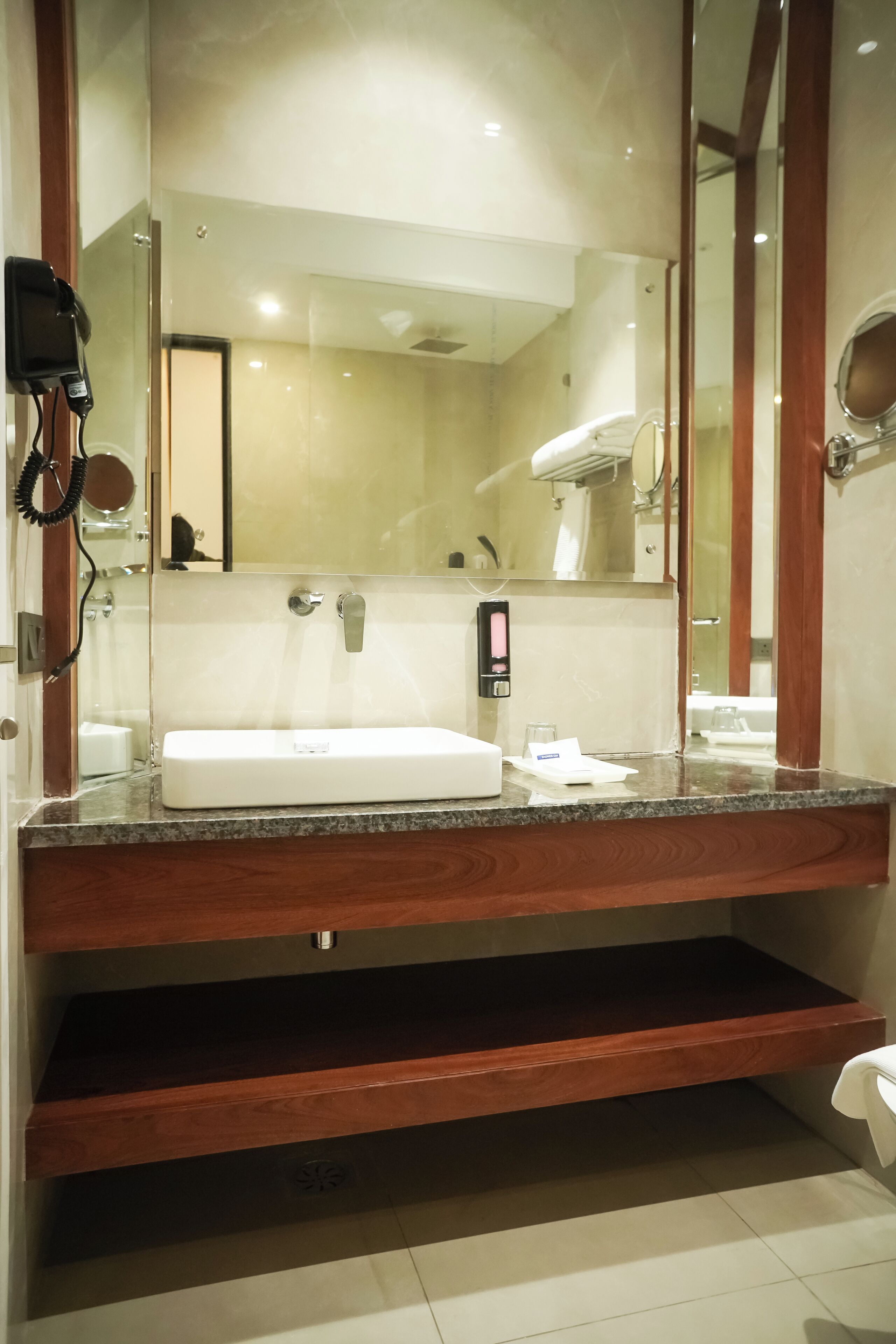 豪華雙人房 | 浴室 | 淋浴設備、免費盥洗用品、肥皂、洗髮精